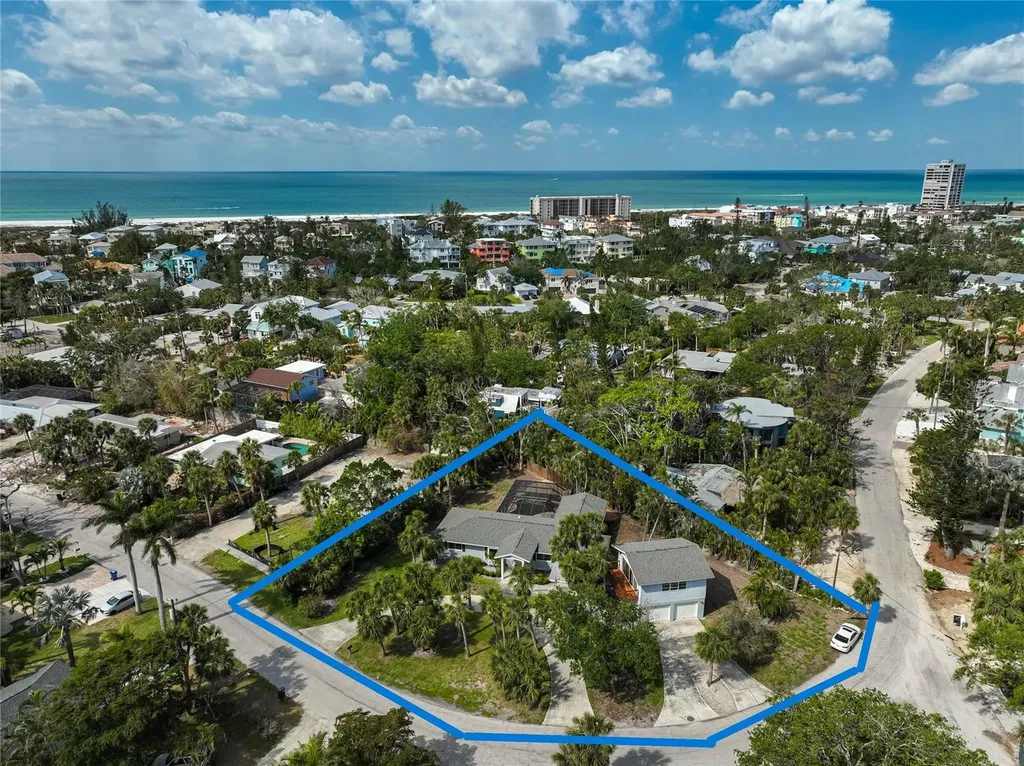 105 Island Circle Sarasota FL 34242