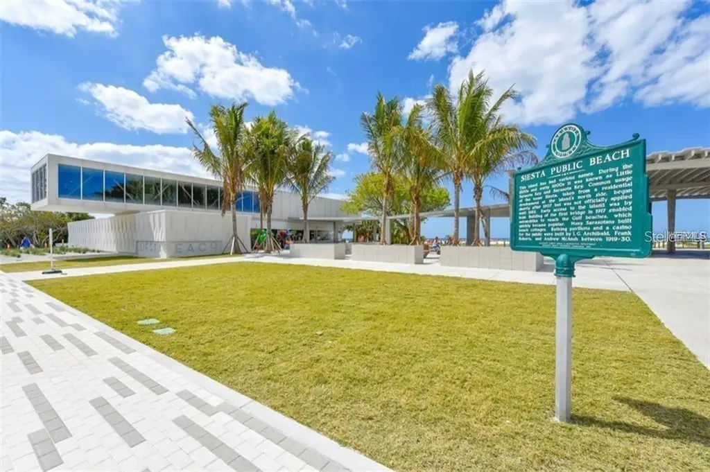 105 Island Circle Sarasota FL 34242