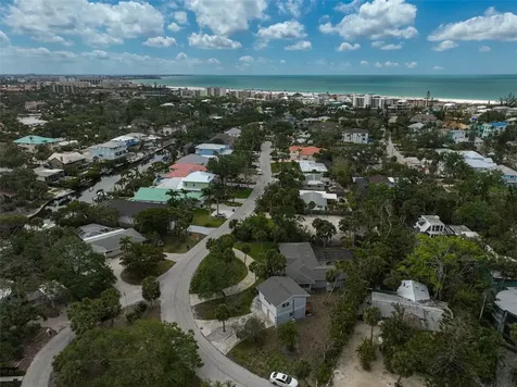 105 Island Circle Sarasota FL 34242