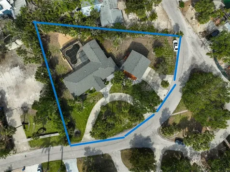 105 Island Circle Sarasota FL 34242