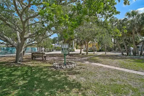 105 Island Circle Sarasota FL 34242