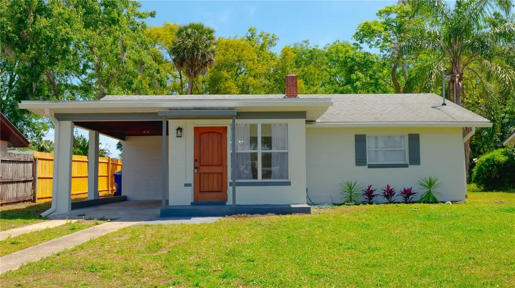 624 N New Hampshire Avenue Tavares FL 32778