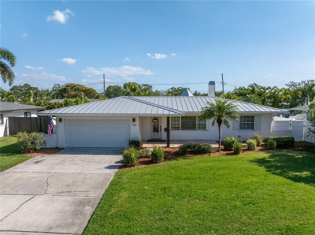 742 45th Avenue NE St Petersburg FL 33703