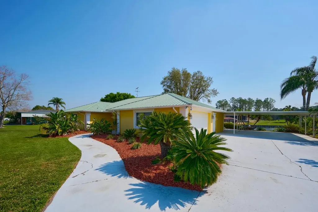 6589 Banyan Drive Indian Lake Estates FL 33855