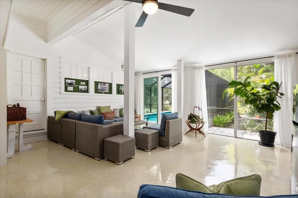 2326 2nd Avenue E Bradenton FL 34208