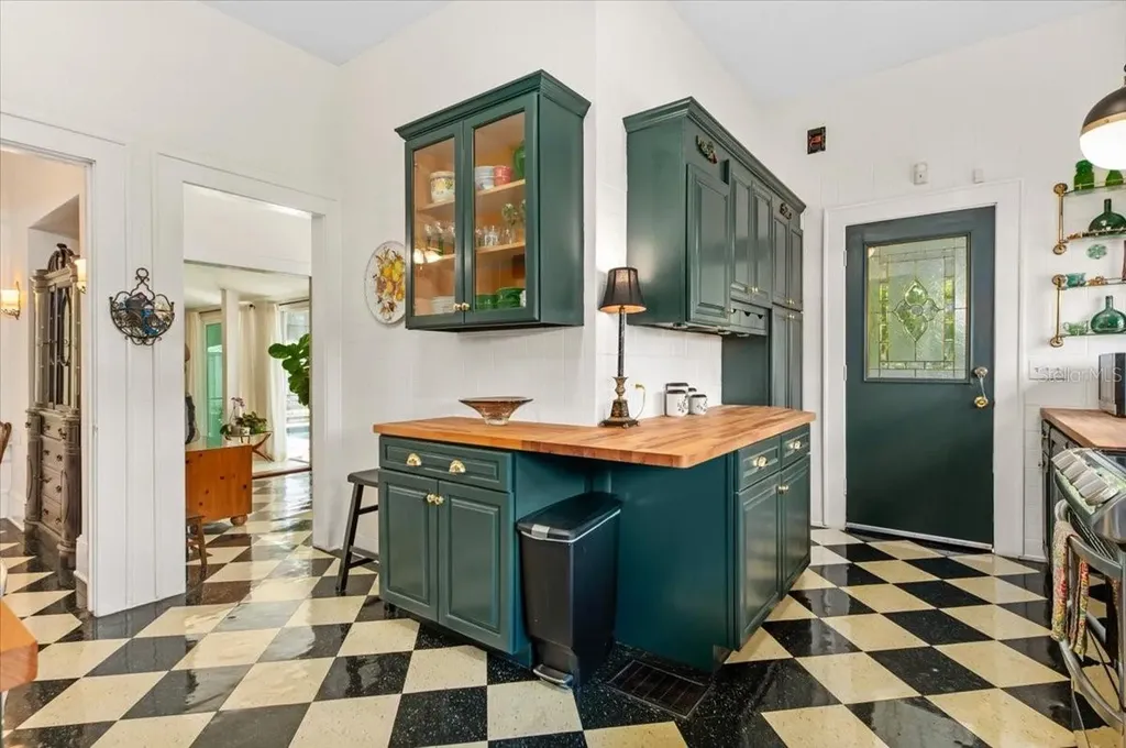 2326 2nd Avenue E Bradenton FL 34208