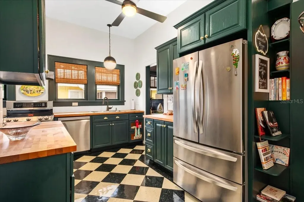 2326 2nd Avenue E Bradenton FL 34208