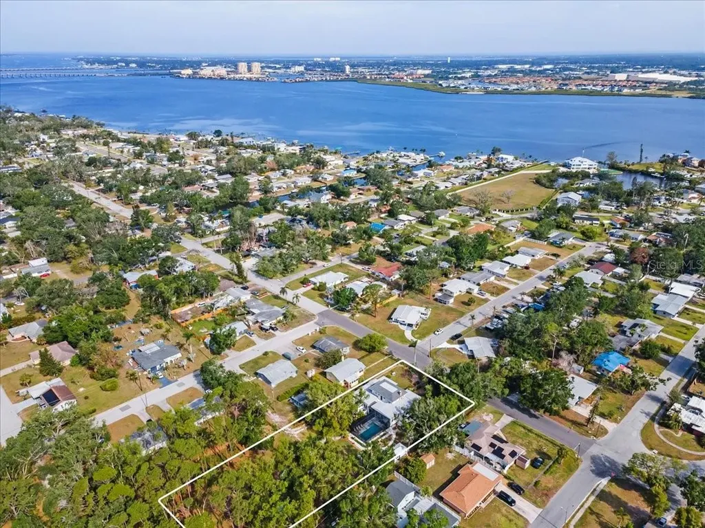 2326 2nd Avenue E Bradenton FL 34208