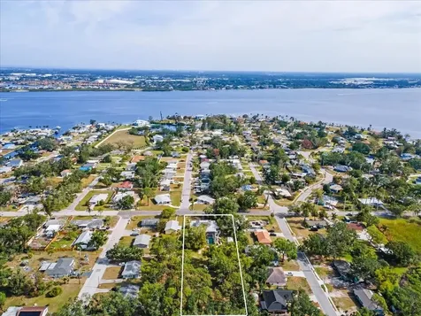 2326 2nd Avenue E Bradenton FL 34208