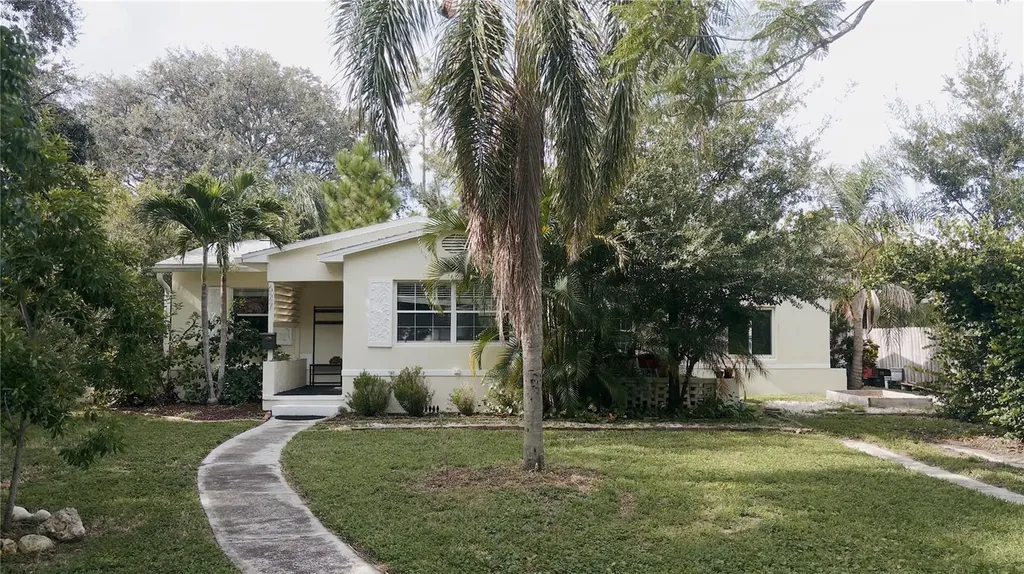 627 38th Avenue NE St Petersburg FL 33704