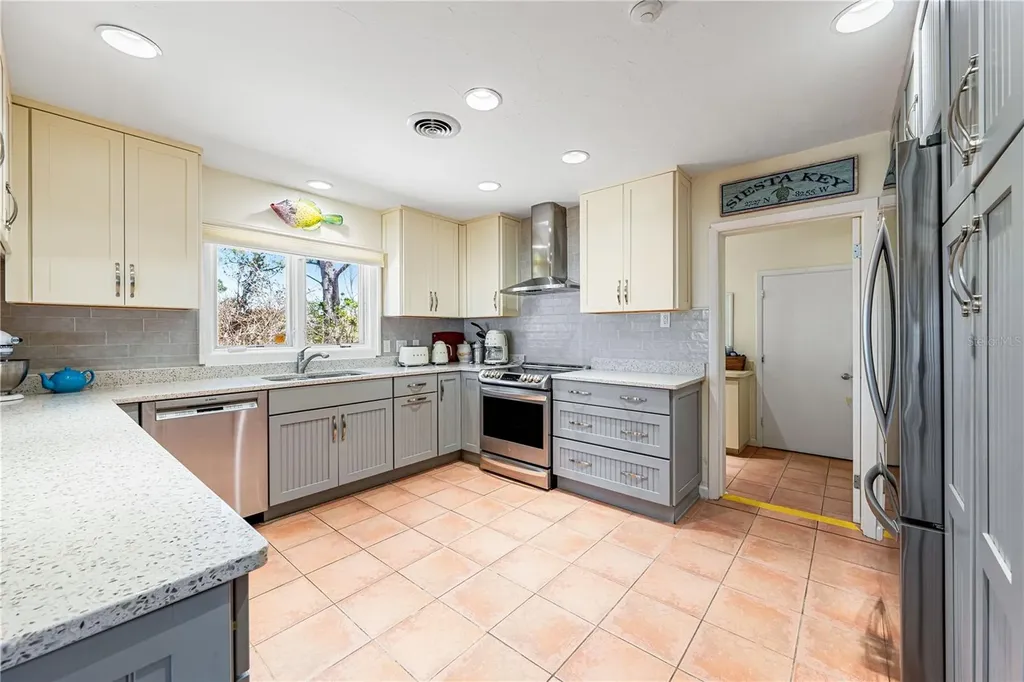8592 Hidden Lagoon Road Sarasota FL 34242
