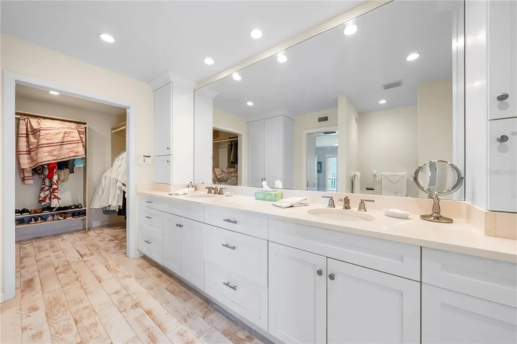 8592 Hidden Lagoon Road Sarasota FL 34242
