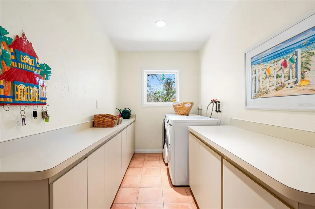 8592 Hidden Lagoon Road Sarasota FL 34242