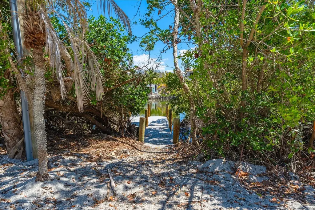 8592 Hidden Lagoon Road Sarasota FL 34242