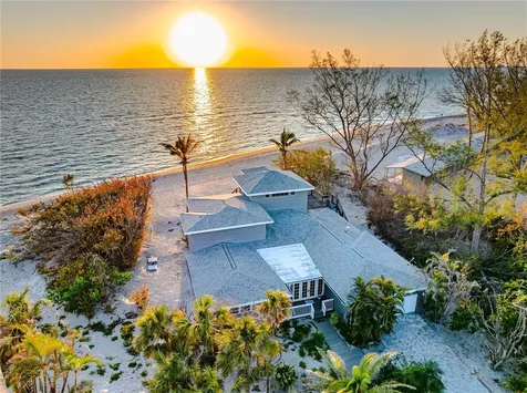 8592 Hidden Lagoon Road Sarasota FL 34242