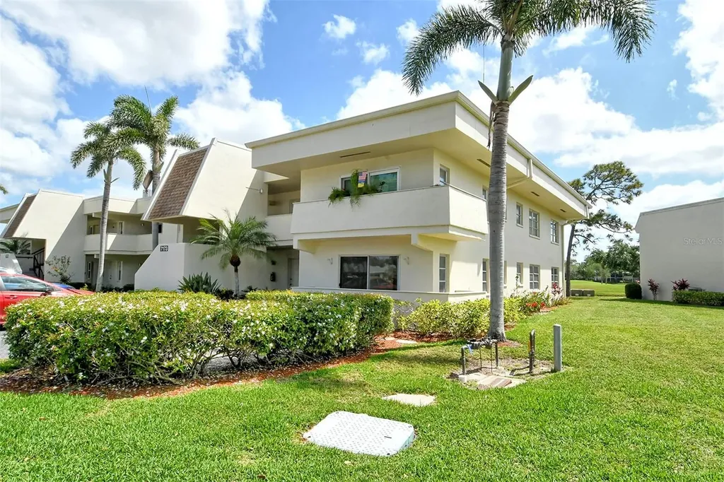 7173 W Country Club Drive N Sarasota FL 34243