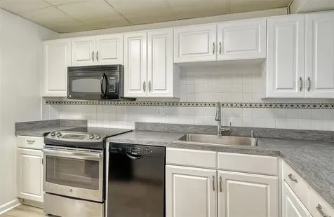 7173 W Country Club Drive N Sarasota FL 34243