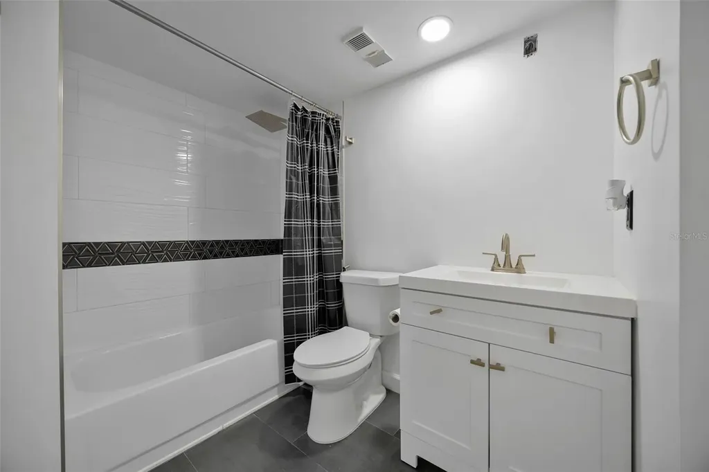 6142 Westgate Drive Orlando FL 32835