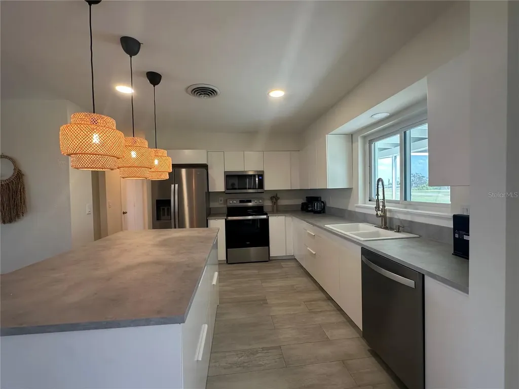 65 Oakland Hills Place Rotonda West FL 33947