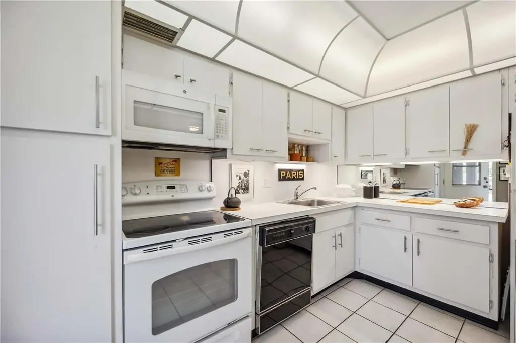 7461 W Country Club Drive N Sarasota FL 34243