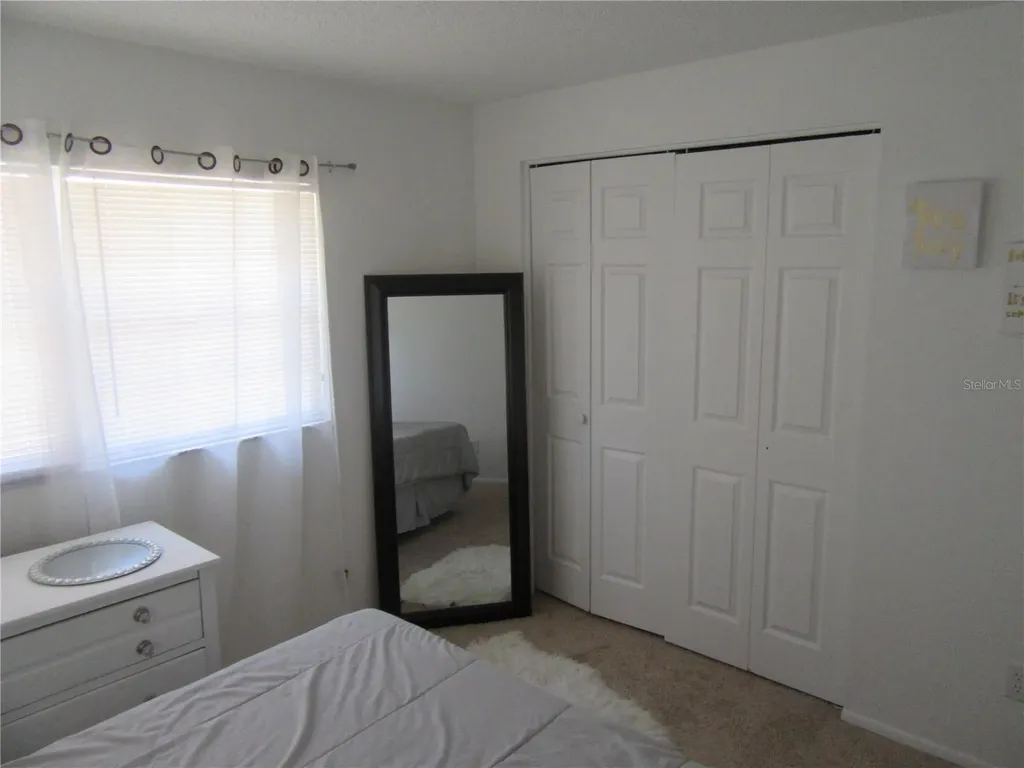 463 76th Avenue N St Petersburg FL 33702