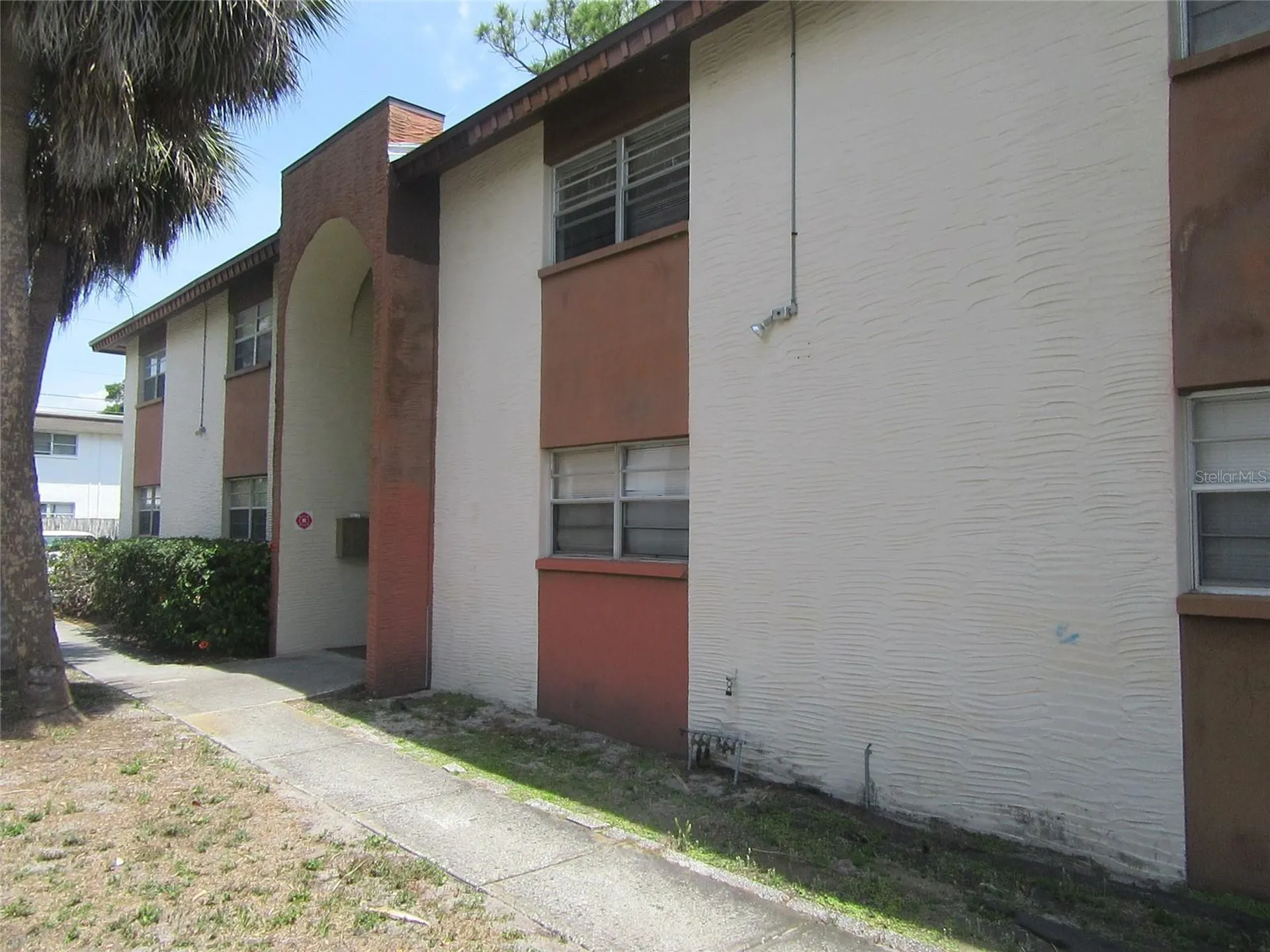 463 76th Avenue N St Petersburg FL 33702