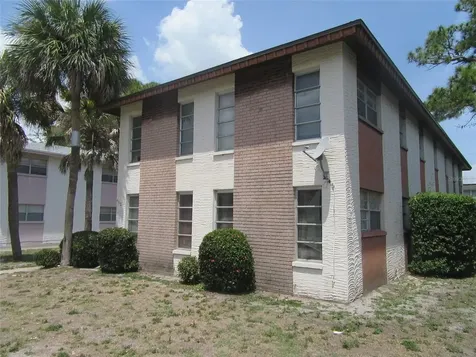 463 76th Avenue N St Petersburg FL 33702