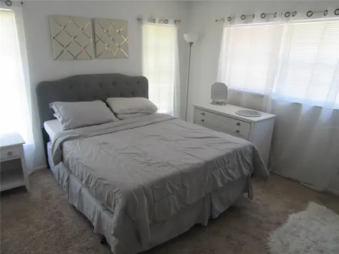 463 76th Avenue N St Petersburg FL 33702