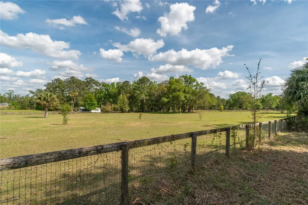 6124 NW 160th Street Reddick FL 32686