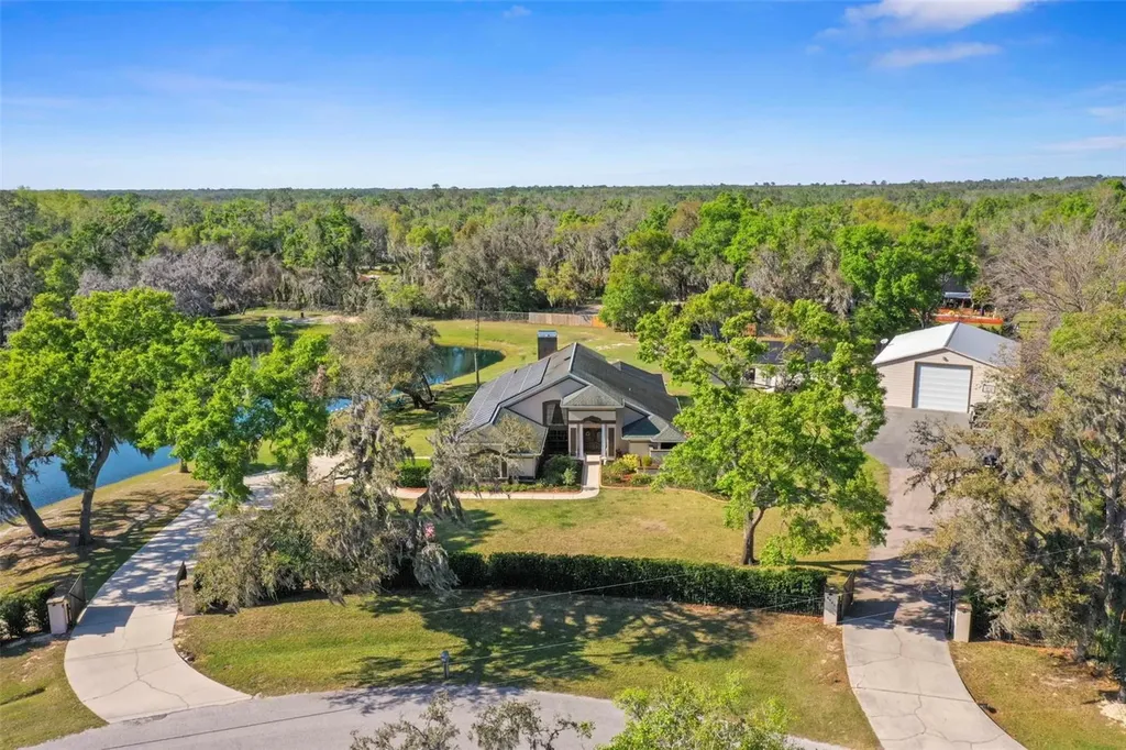 8403 Southwood Pines Street Lithia FL 33547
