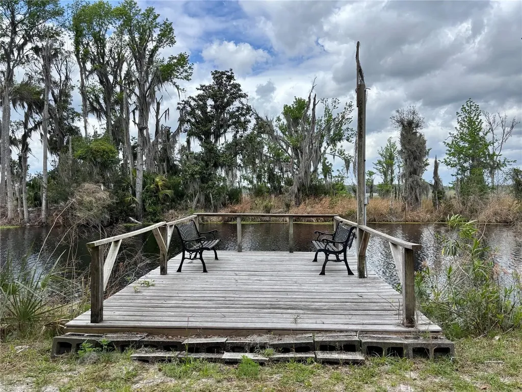 216 Little Orange Lake Drive Hawthorne FL 32640