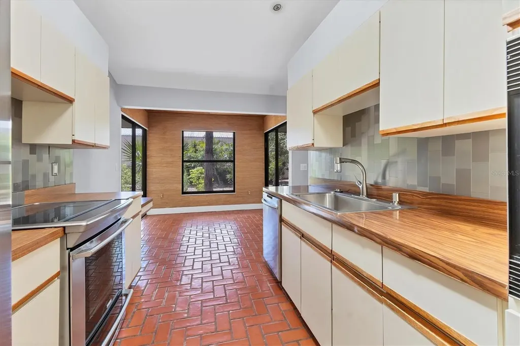 480 58th Street Sarasota FL 34243