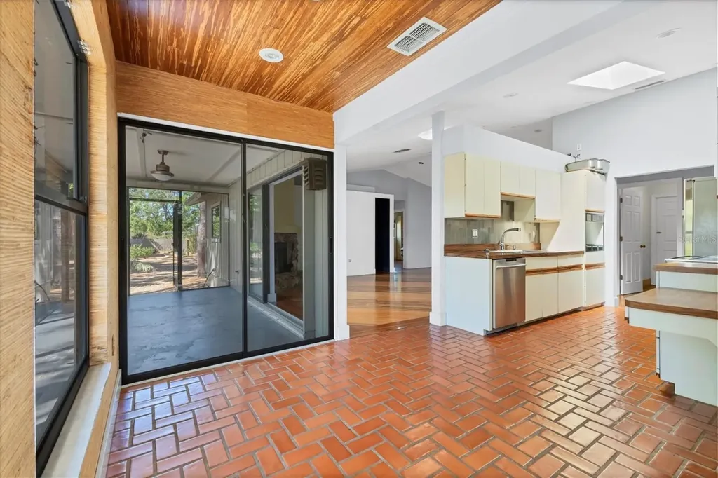 480 58th Street Sarasota FL 34243