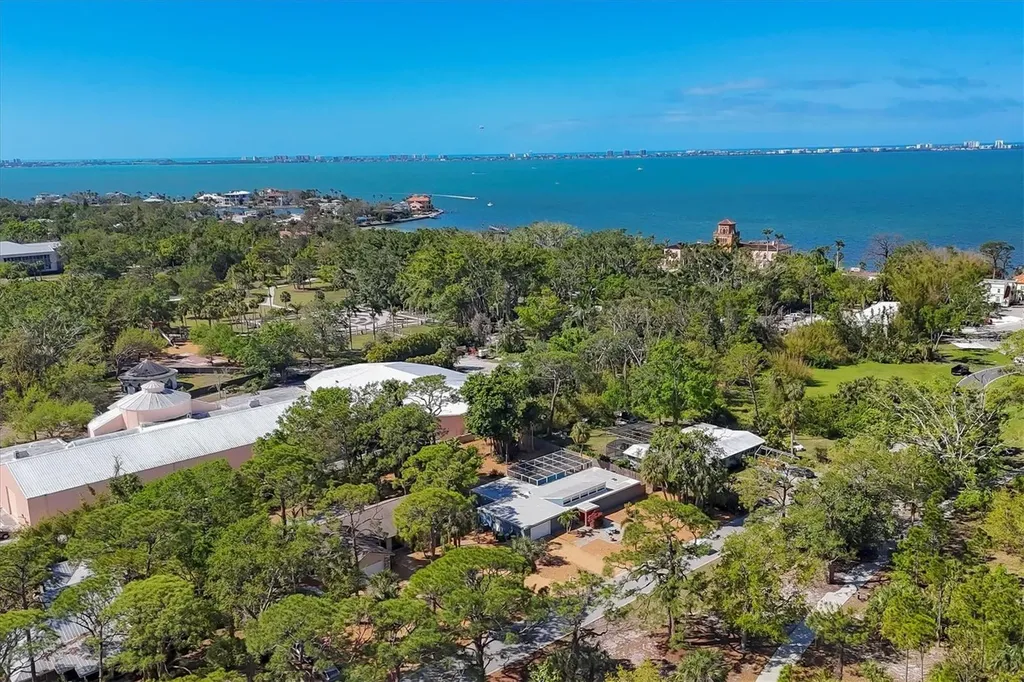 480 58th Street Sarasota FL 34243