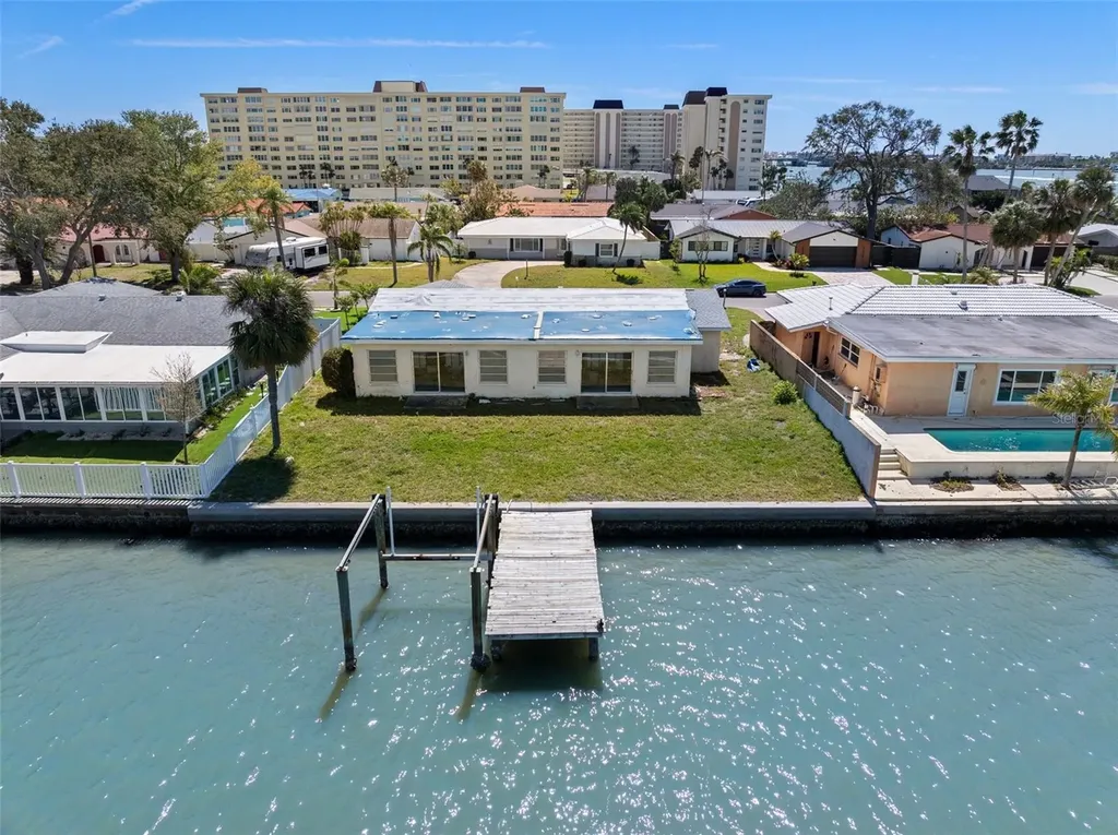 11533 48th Avenue N St Petersburg FL 33708