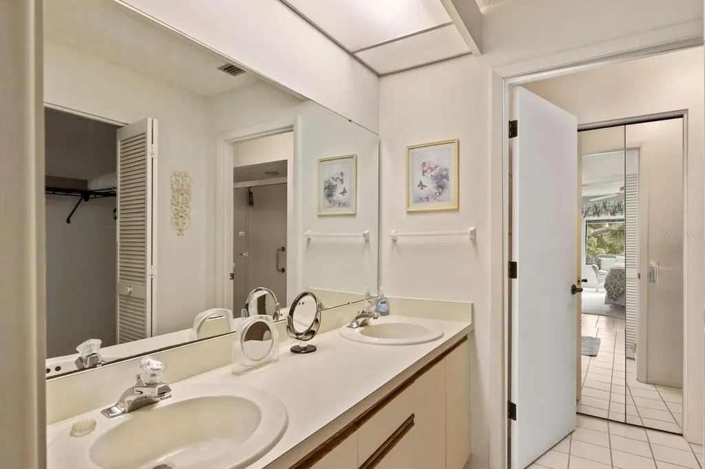 5729 Avista Drive Sarasota FL 34243