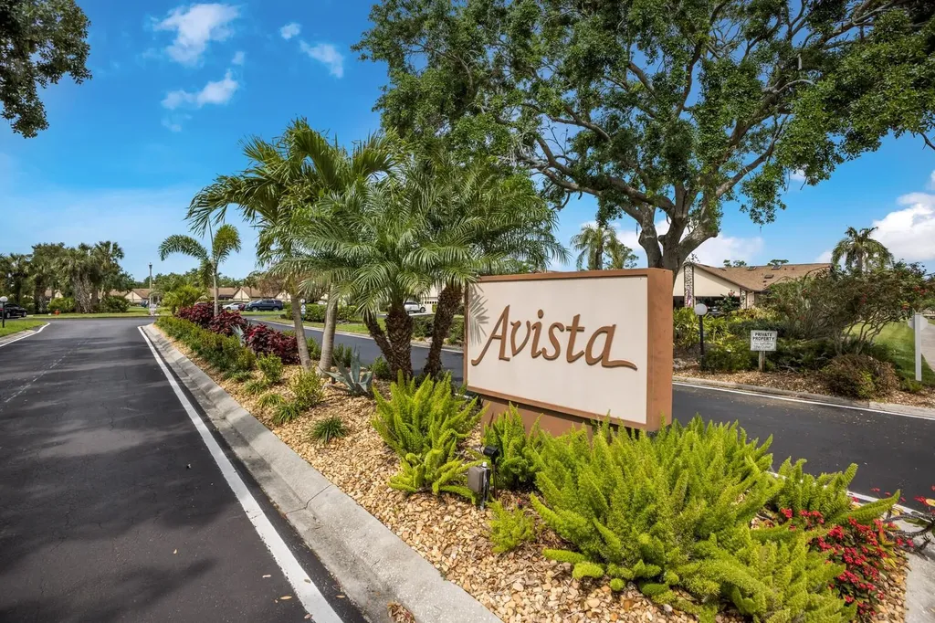 5729 Avista Drive Sarasota FL 34243