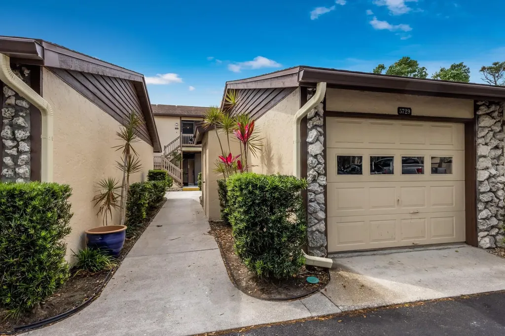 5729 Avista Drive Sarasota FL 34243