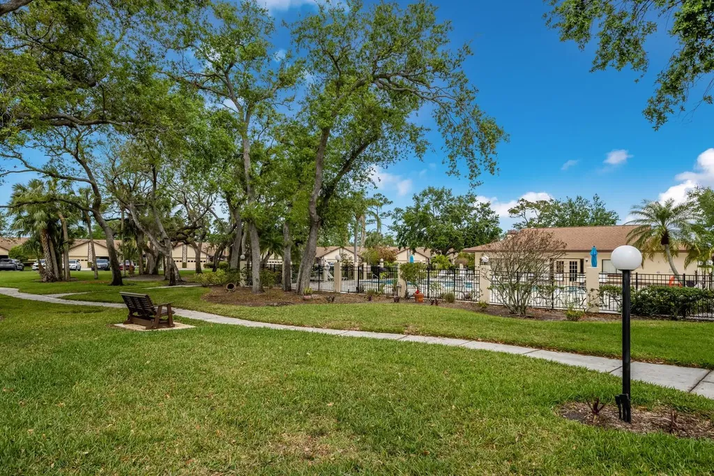 5729 Avista Drive Sarasota FL 34243