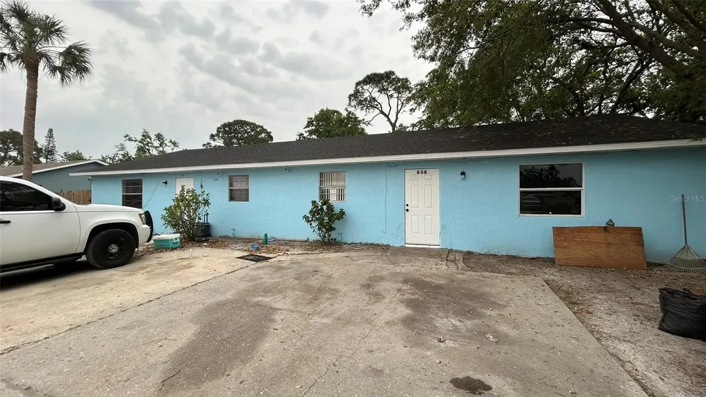 604 60th Avenue Drive W Bradenton FL 34207