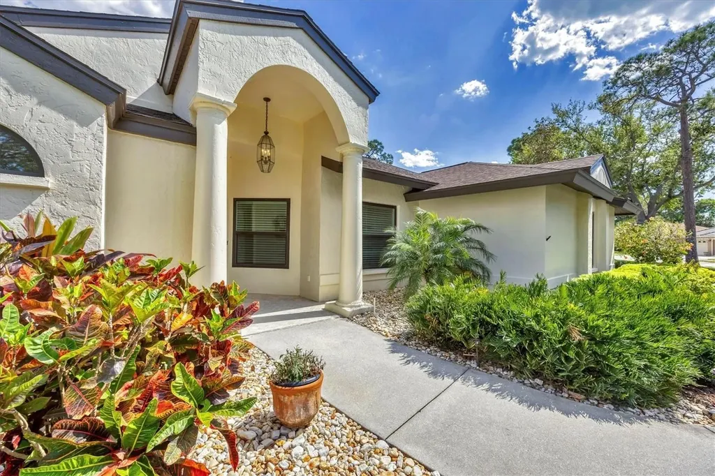 8161 Shadow Pine Way Sarasota FL 34238