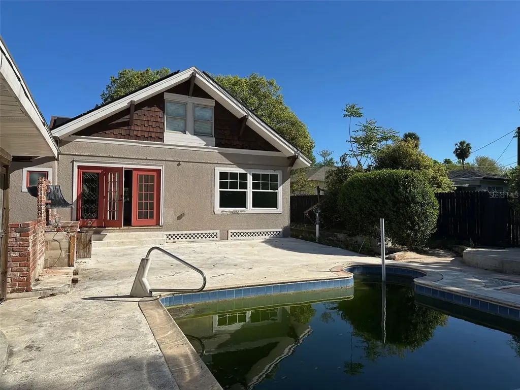 138 W Stetson Avenue Deland FL 32720