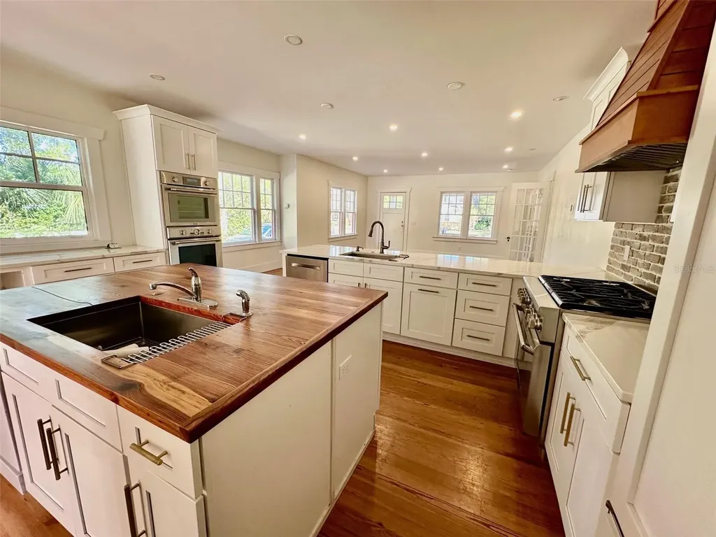 138 W Stetson Avenue Deland FL 32720