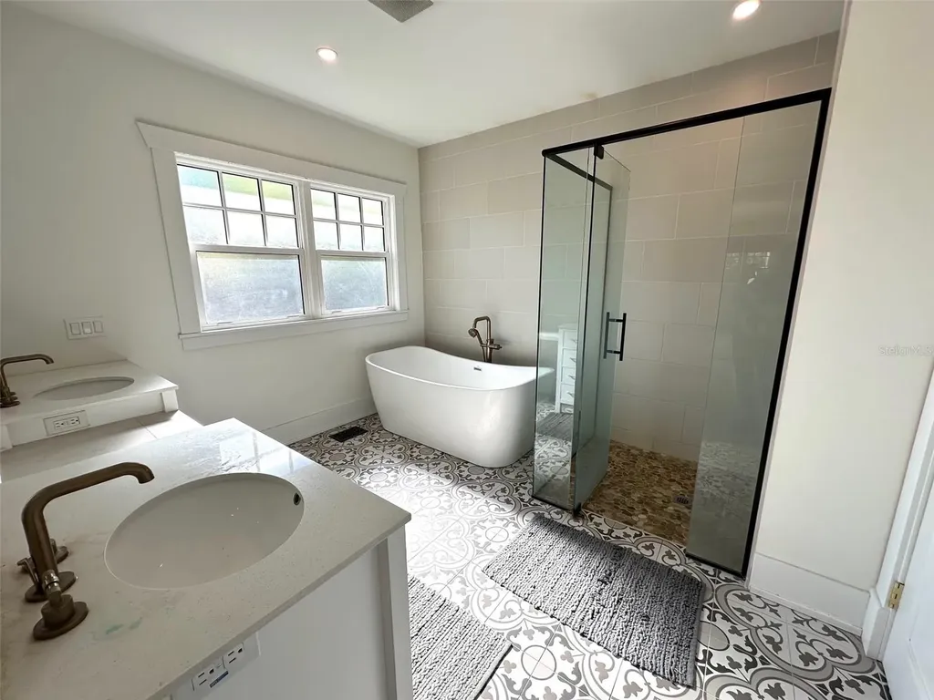 138 W Stetson Avenue Deland FL 32720