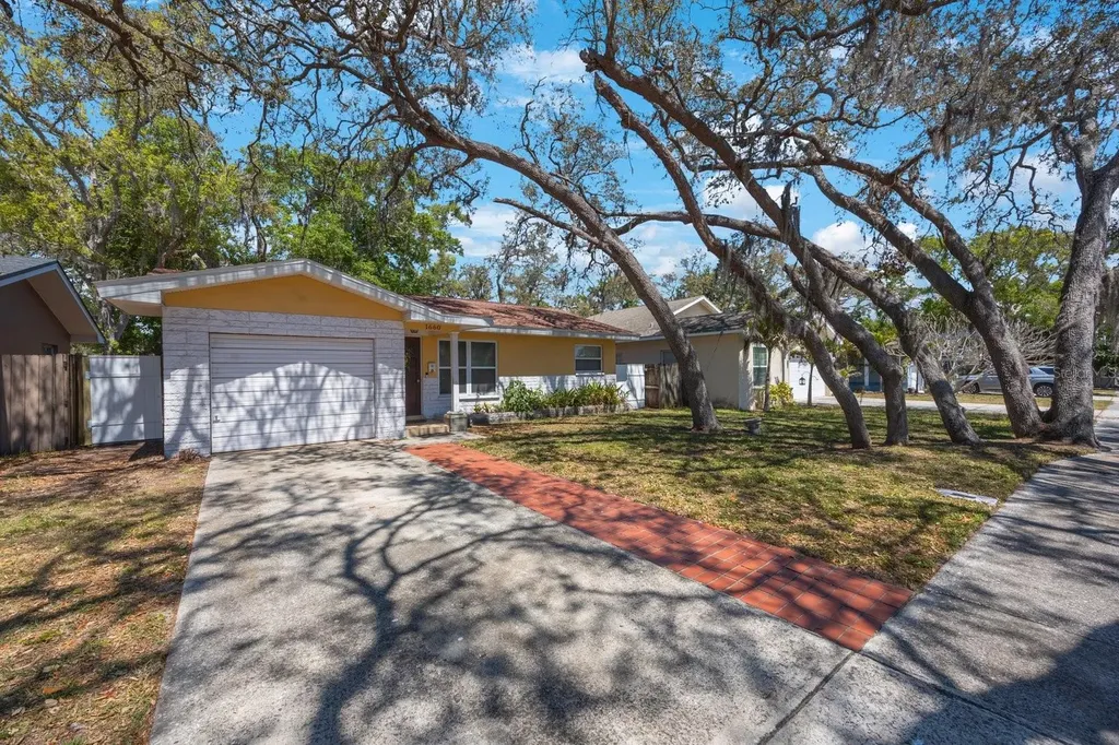 1660 Dartmouth Street Clearwater FL 33755