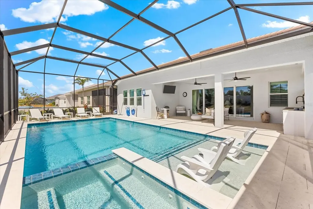 8163 Redonda Loop Lakewood Ranch FL 34202