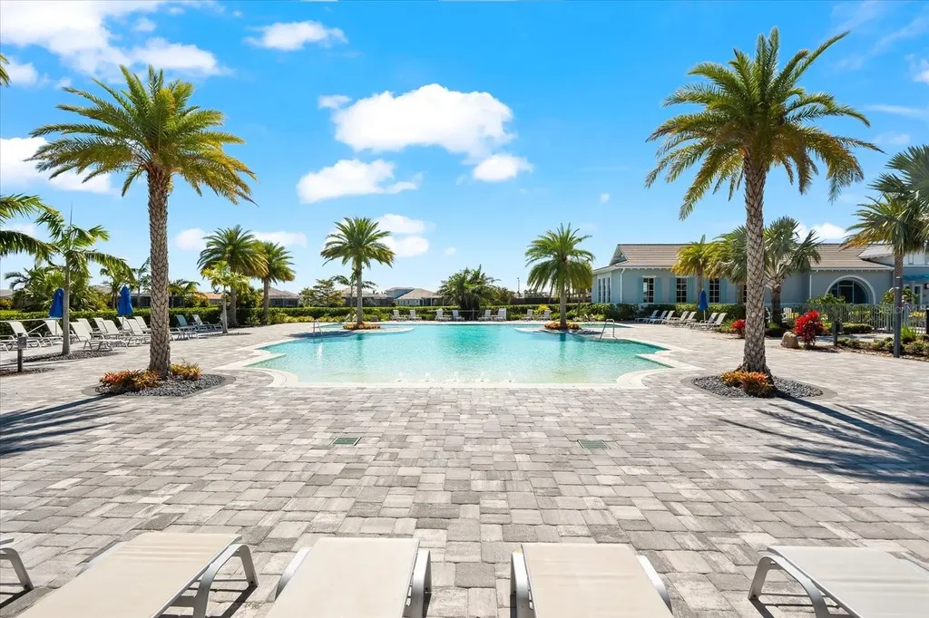 8163 Redonda Loop Lakewood Ranch FL 34202