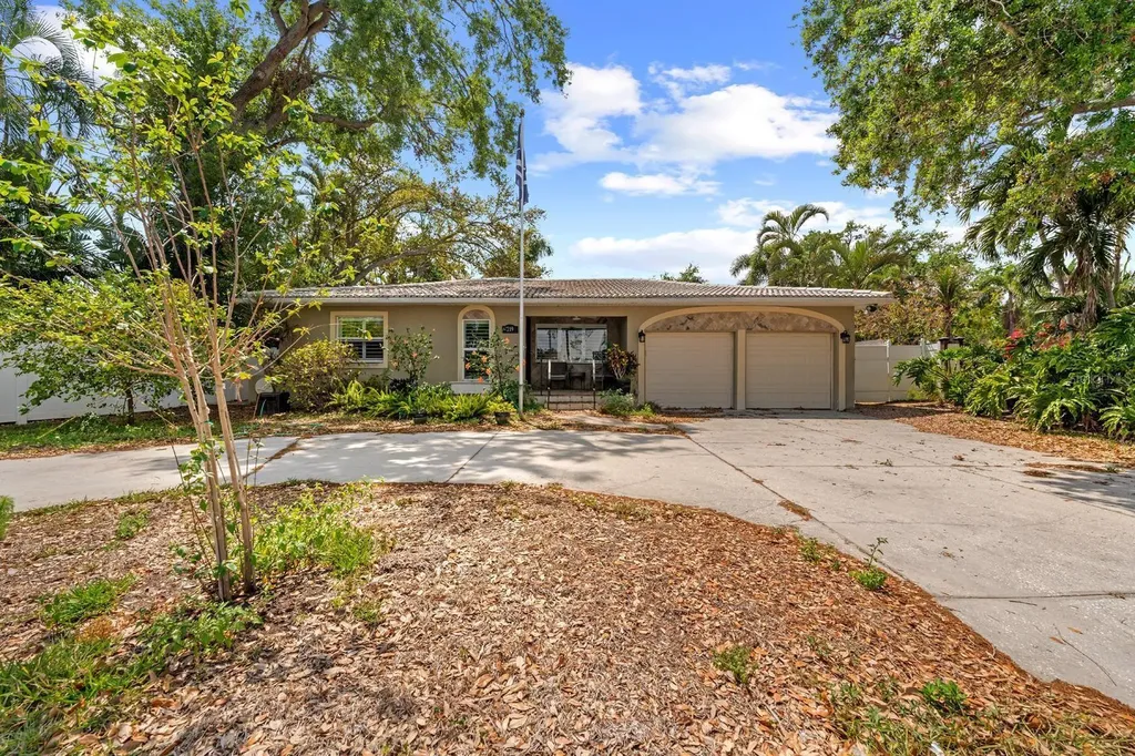 219 Rialto Way NE St Petersburg FL 33704