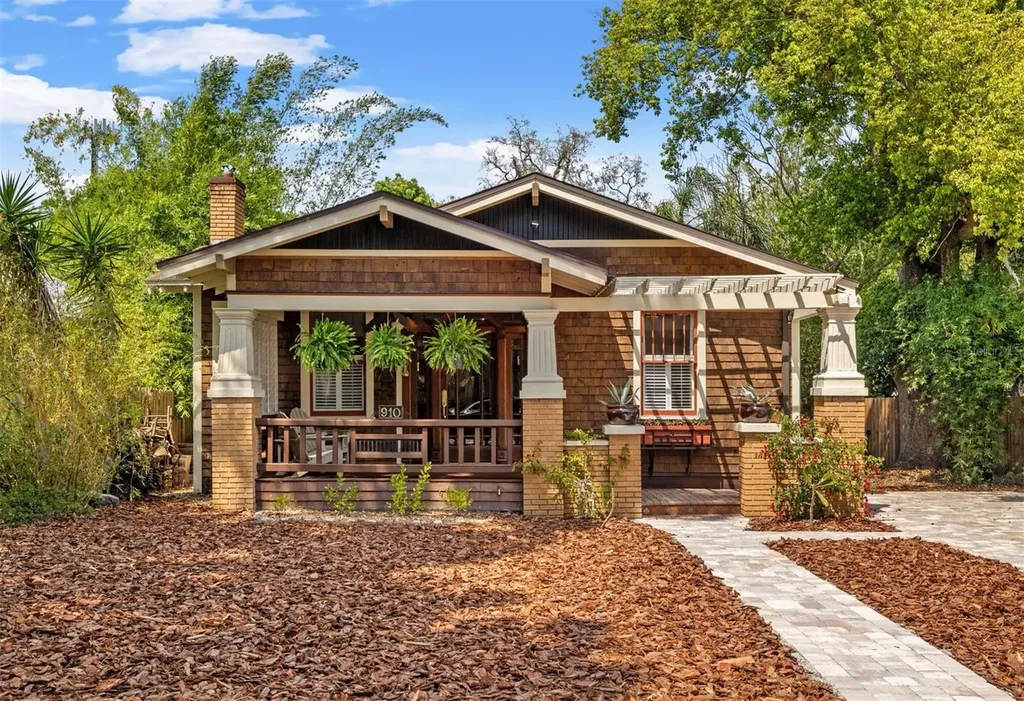 910 E Shadowlawn Avenue Tampa FL 33603