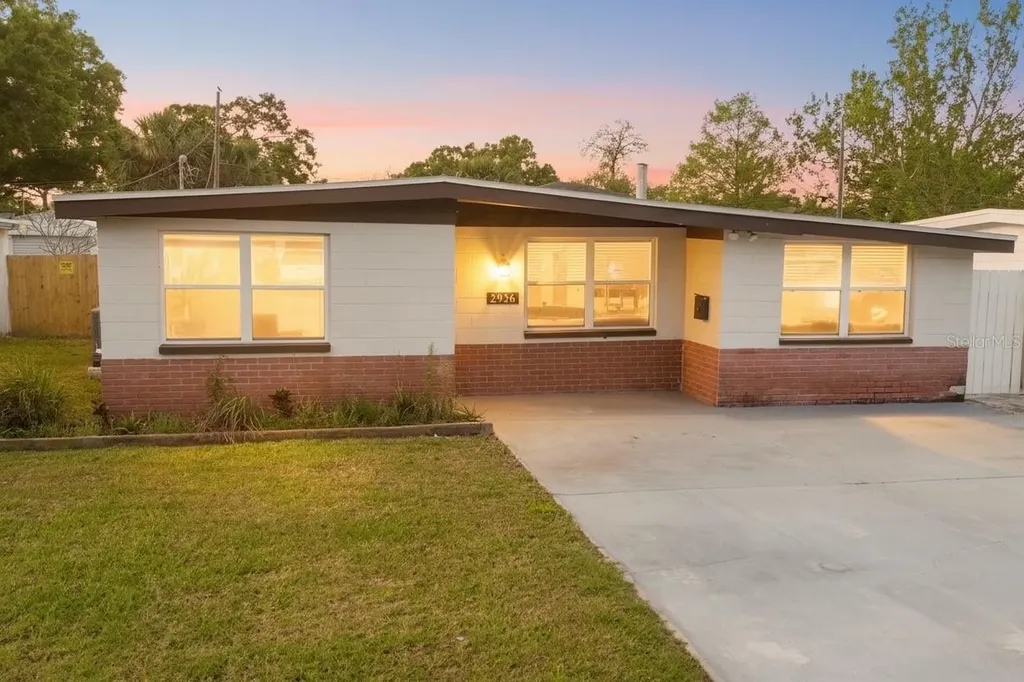 2936 39th Avenue N St Petersburg FL 33714